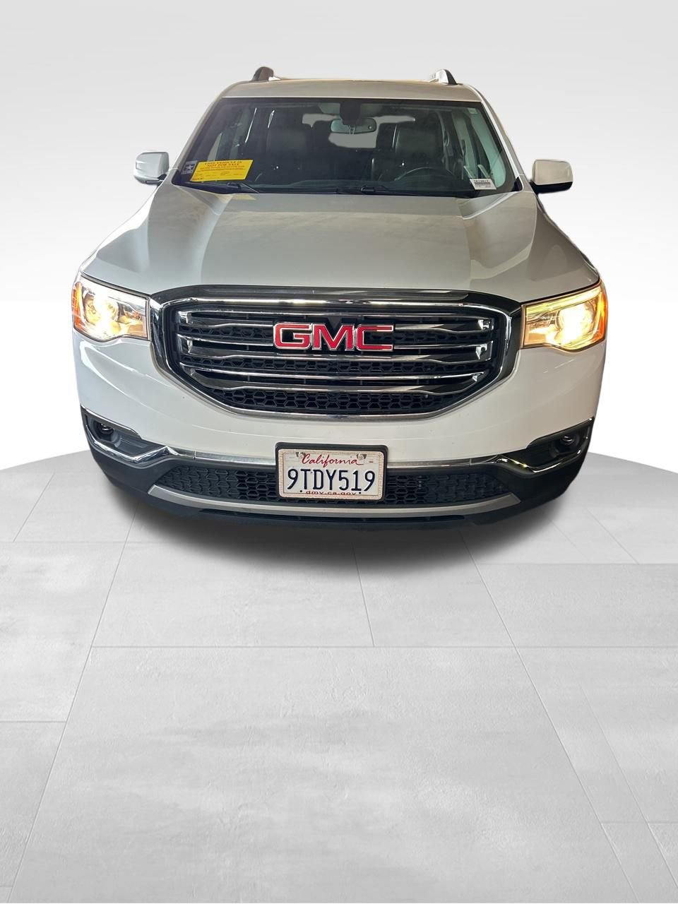 Used 2019 GMC Acadia SLT FWD image 2