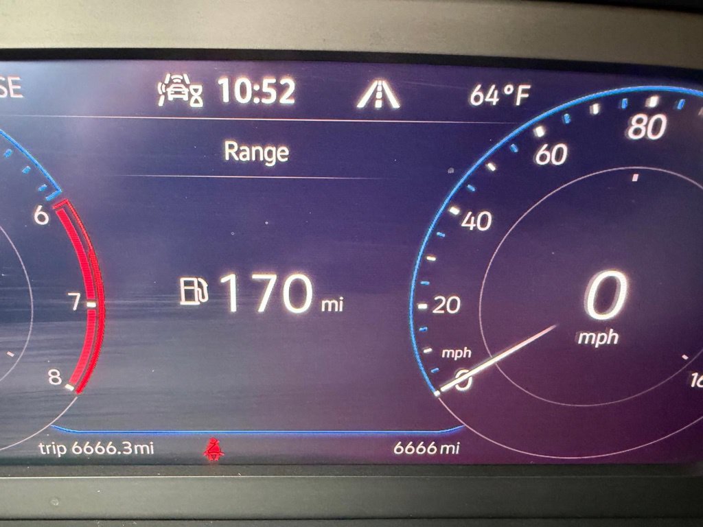 Used 2025 Volkswagen Jetta SEL FWD image 40