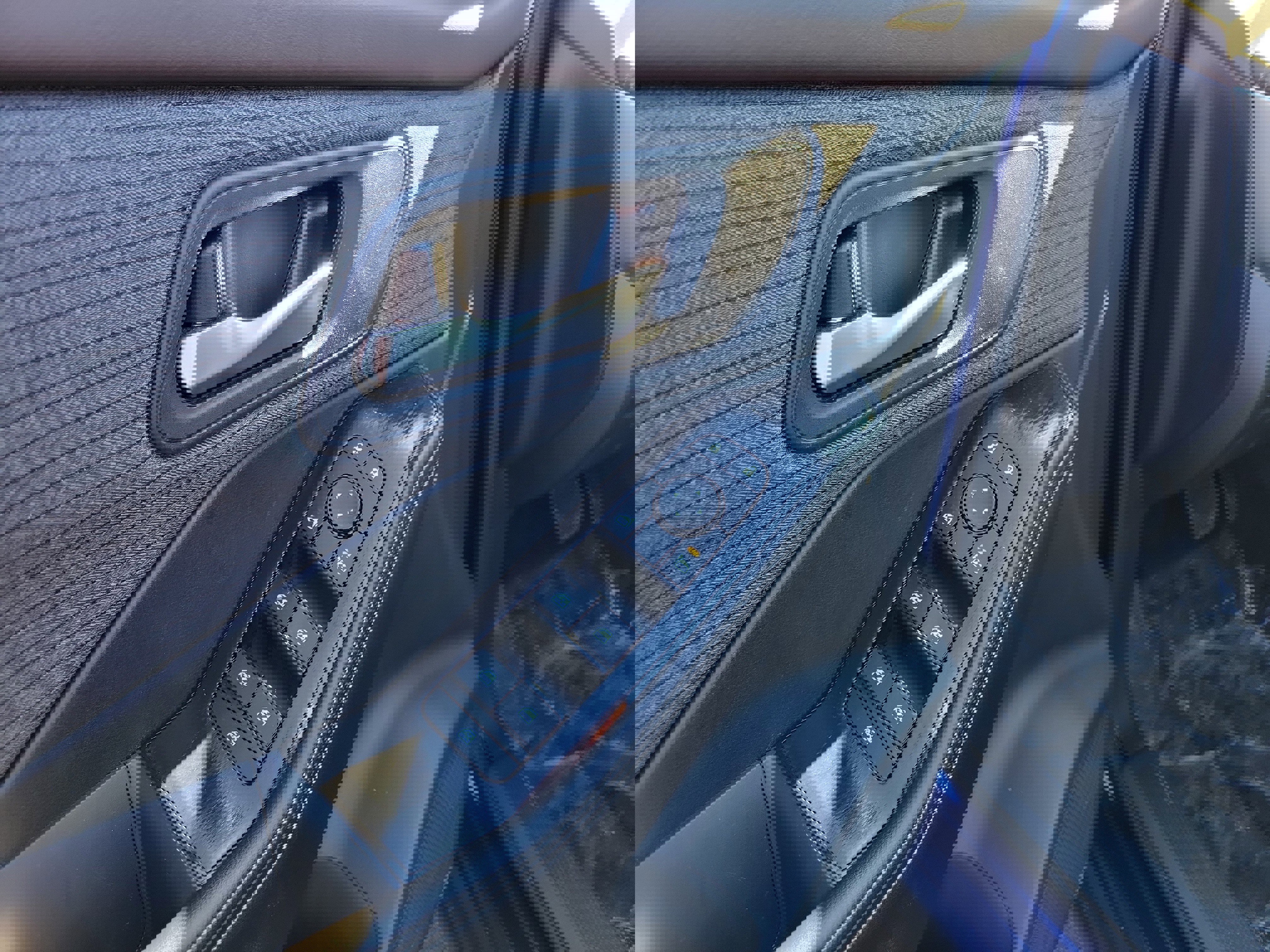 Used 2023 Nissan Rogue SV image 18