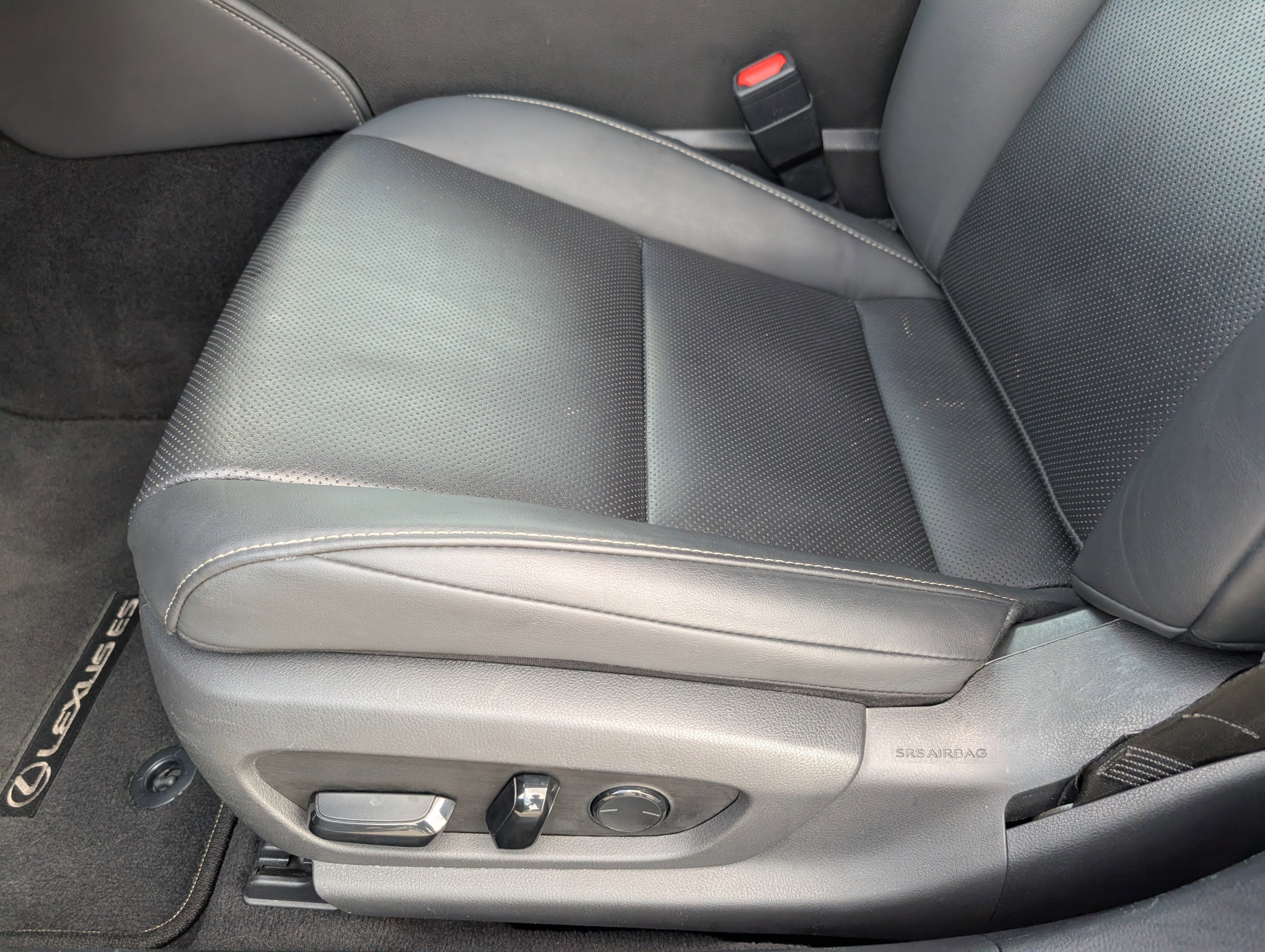 Used 2020 Lexus ES 300h w/ Premium Package image 9