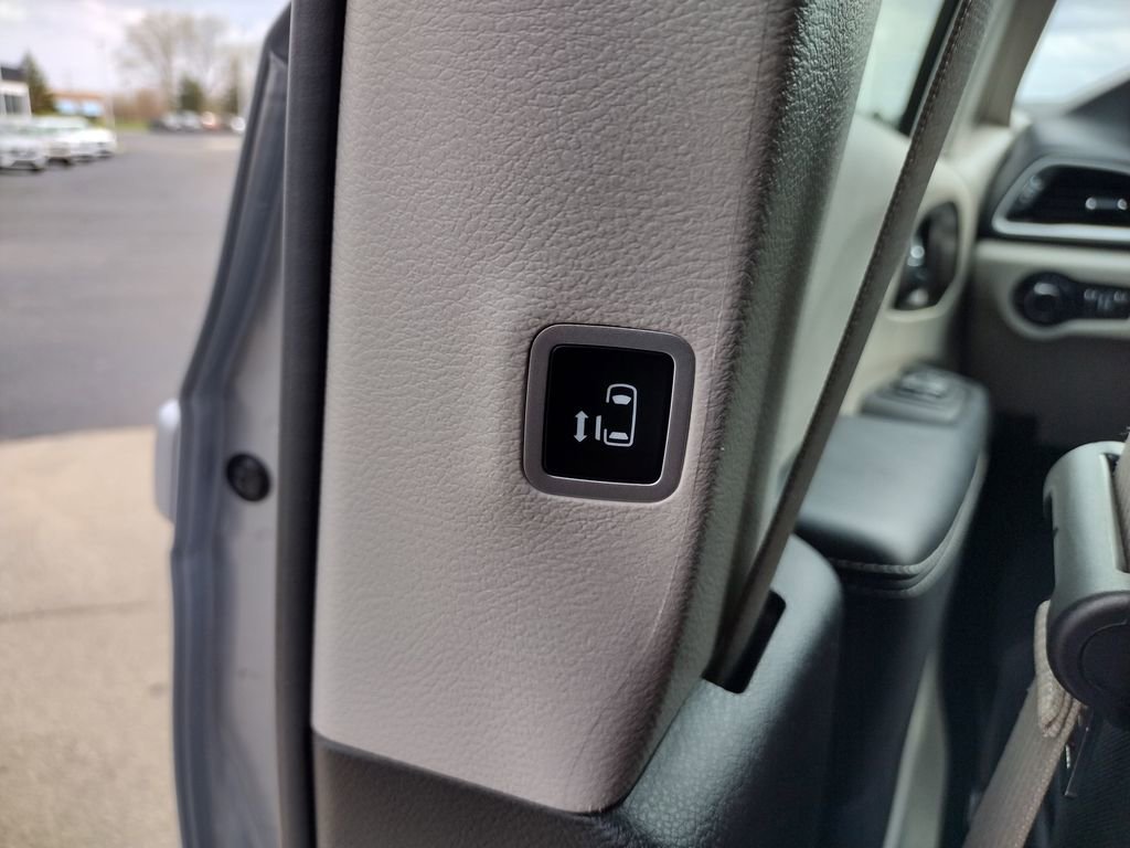 Used 2023 Chrysler Voyager LX FWD image 21
