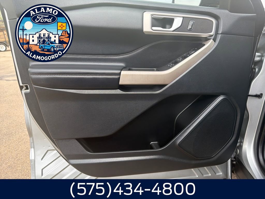 Used 2023 Ford Explorer XLT w/ Equipment Group 202A RWD image 10