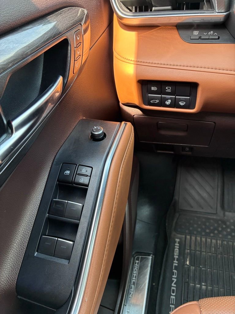 Used 2020 Toyota Highlander Platinum AWD/4WD image 26