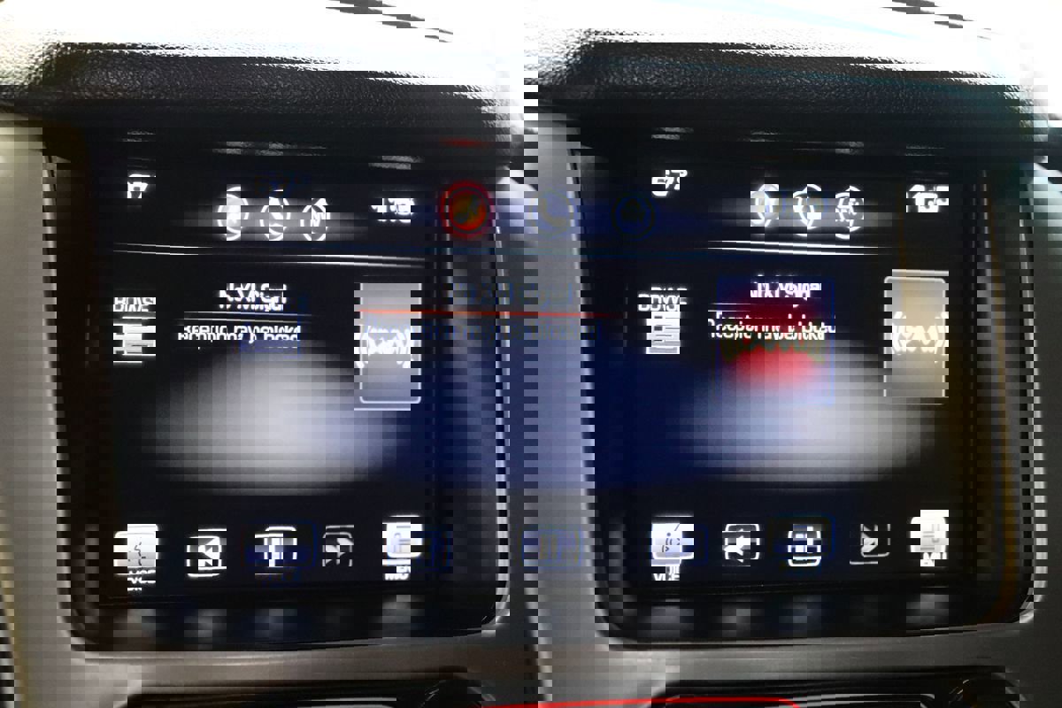 Used 2015 GMC Yukon SLT w/ HD Trailering Package image 51