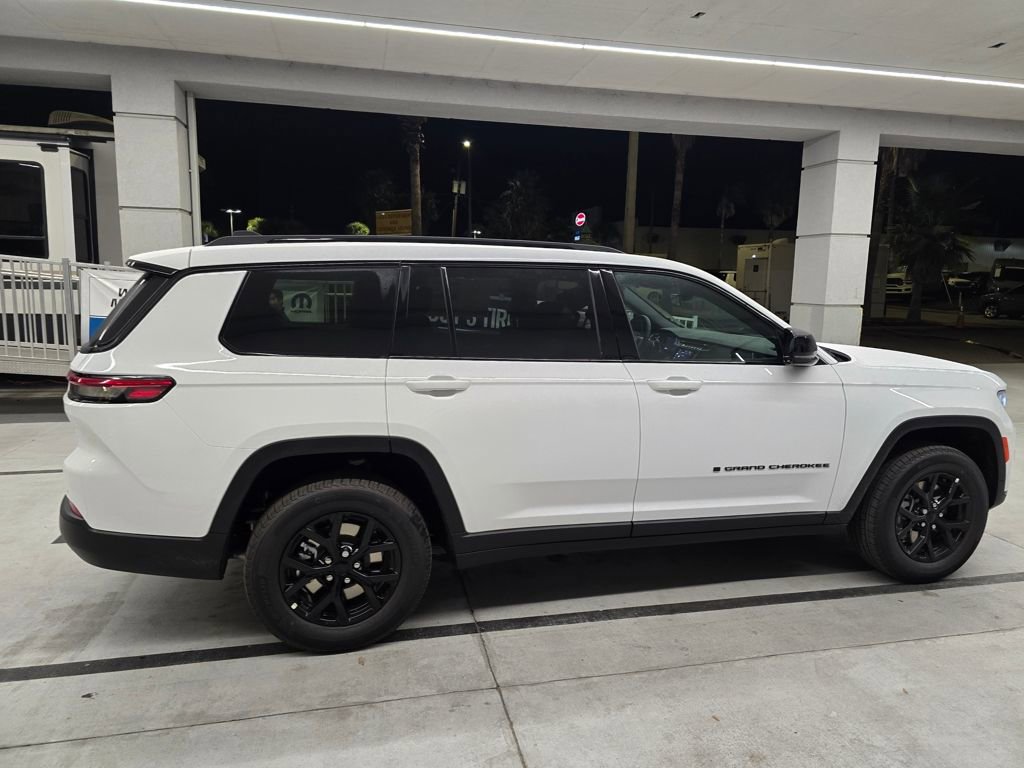 New 2025 Jeep Grand Cherokee L Altitude AWD/4WD image 7