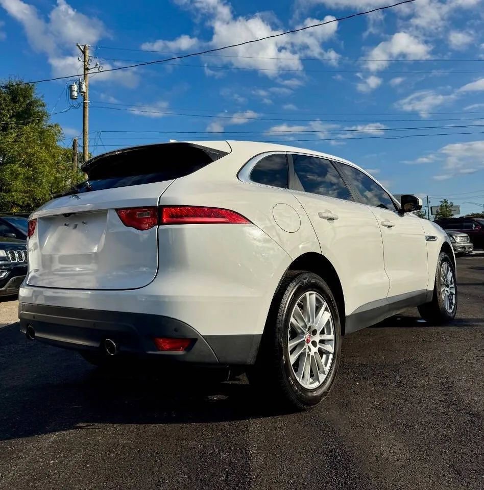 Used 2018 Jaguar F-PACE Prestige image 2