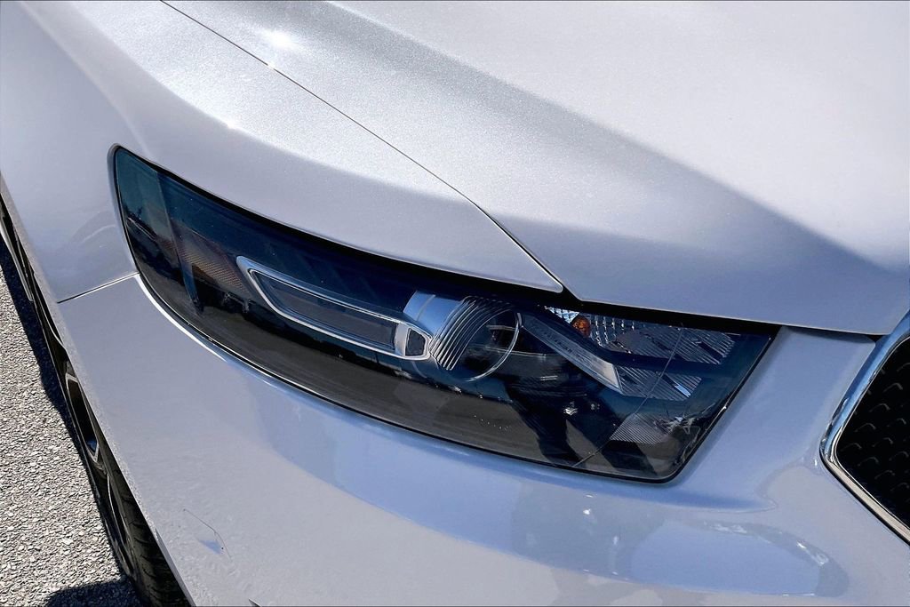Used 2018 Ford Taurus SHO w/ Driver Assist Package image 33