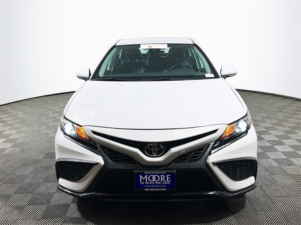 Certified 2022 Toyota Camry SE image 3