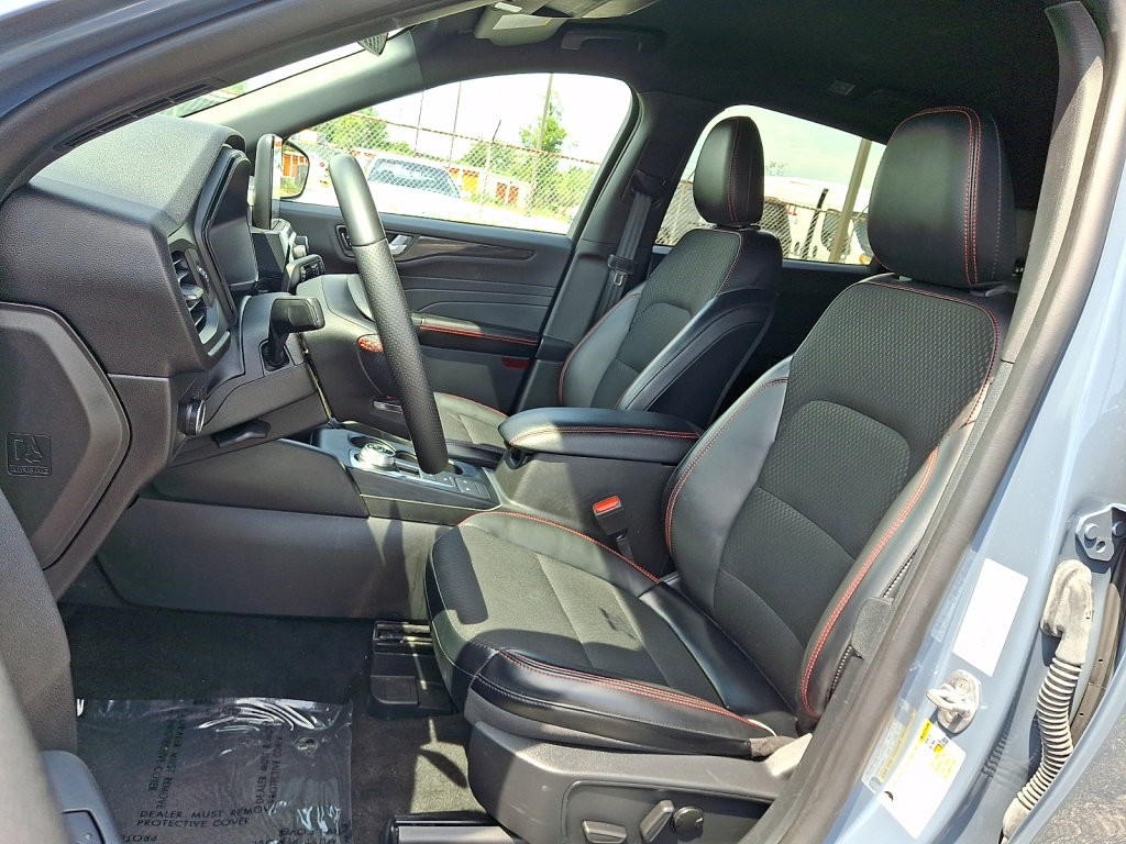 Used 2025 Ford Escape ST-Line FWD image 24