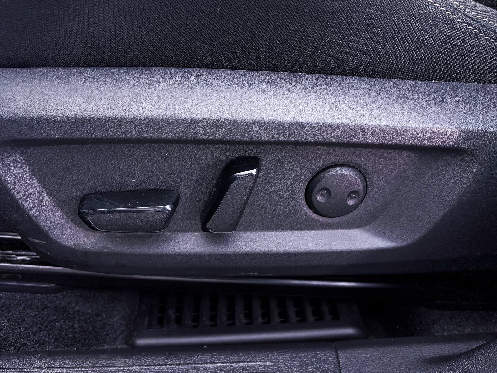 Used 2022 Nissan Rogue SV FWD image 19