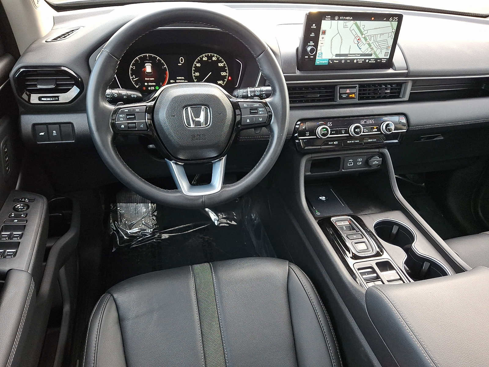 Used 2023 Honda Pilot Touring image 12