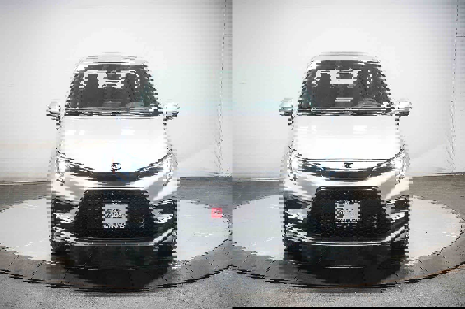 Certified 2024 Toyota Corolla SE w/ SE Premium Package FWD image 3