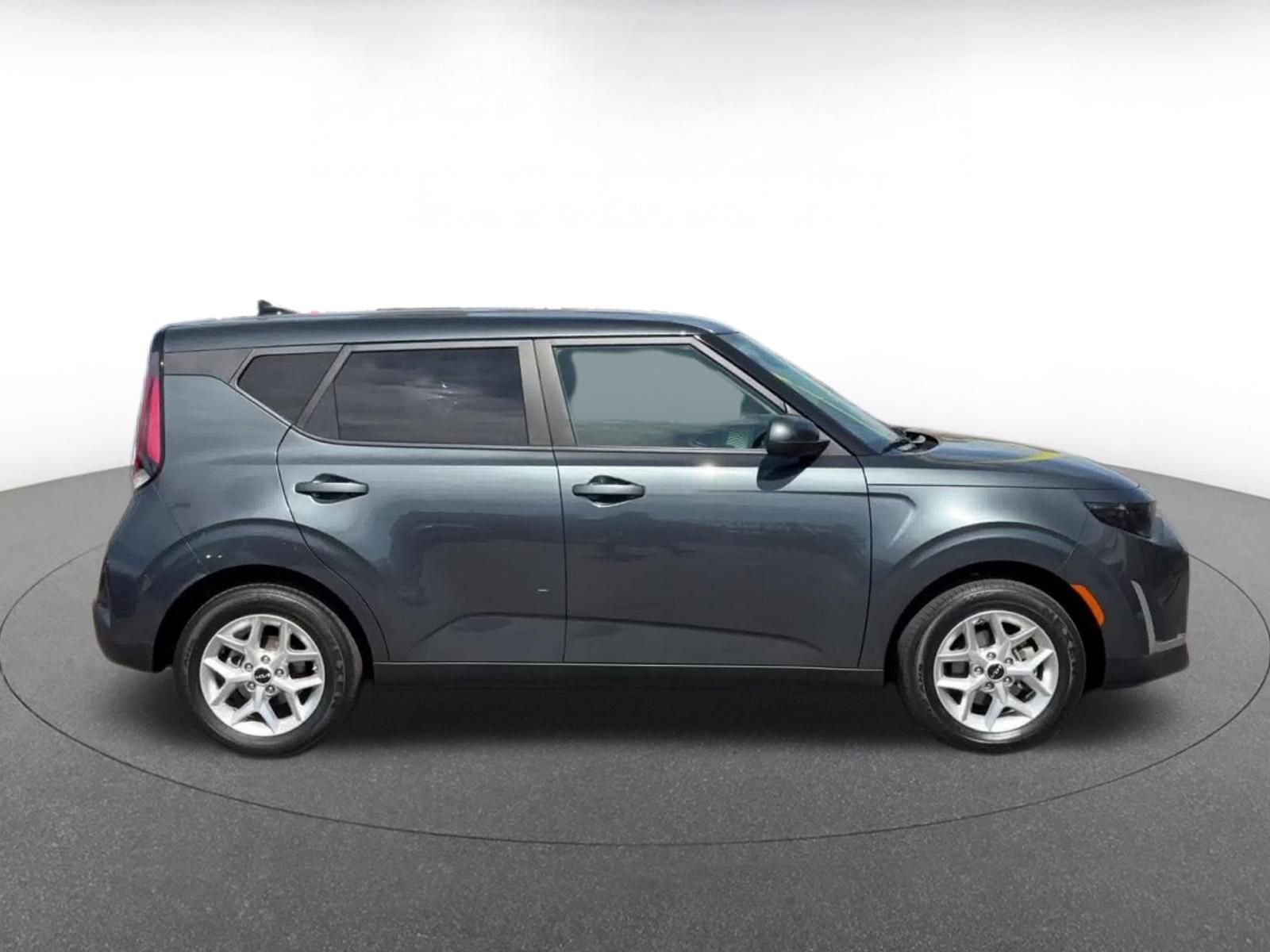 Used 2025 Kia Soul LX w/ LX Technology Package image 16