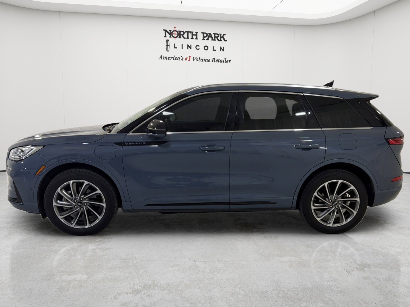 Used 2023 Lincoln Corsair Grand Touring w/ Equipment Group 302A AWD/4WD image 2