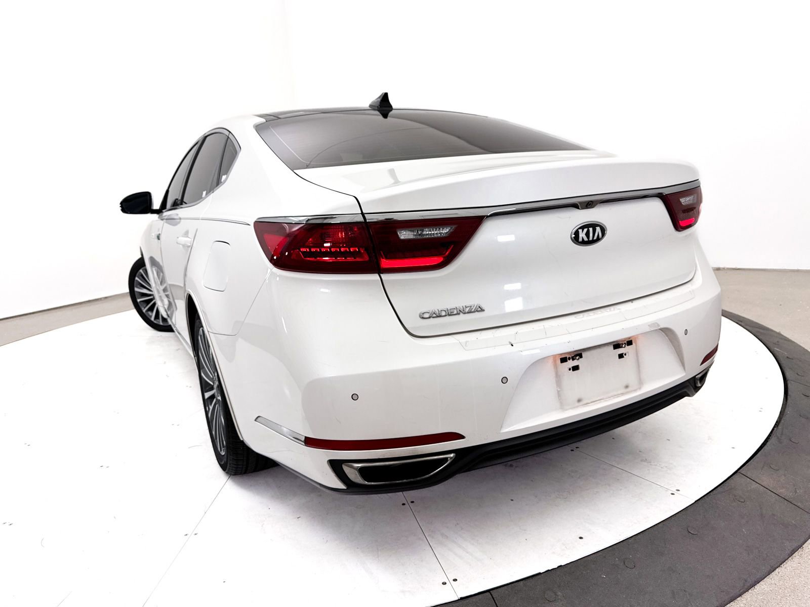 Used 2017 Kia Cadenza Technology FWD image 8