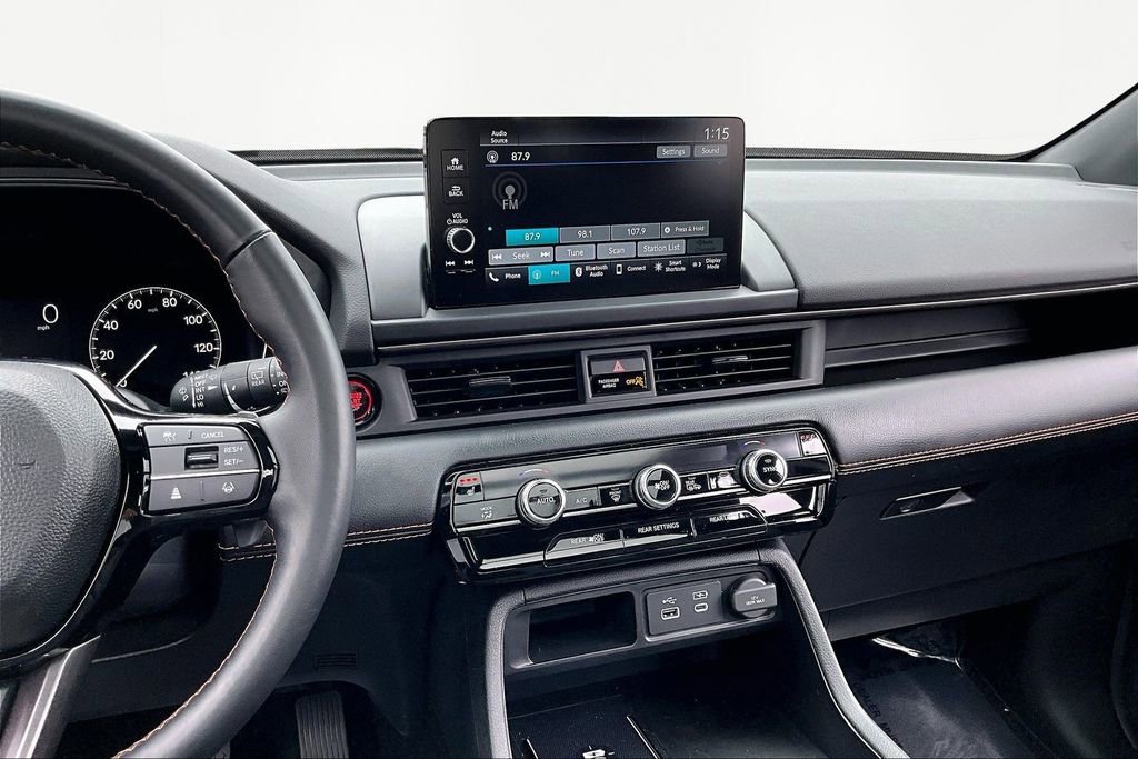 Used 2025 Honda Pilot TrailSport image 10