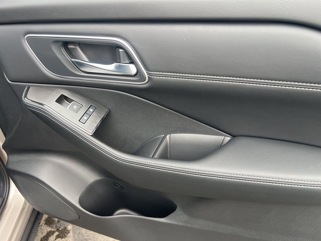 New 2026 Nissan Rogue Platinum image 33