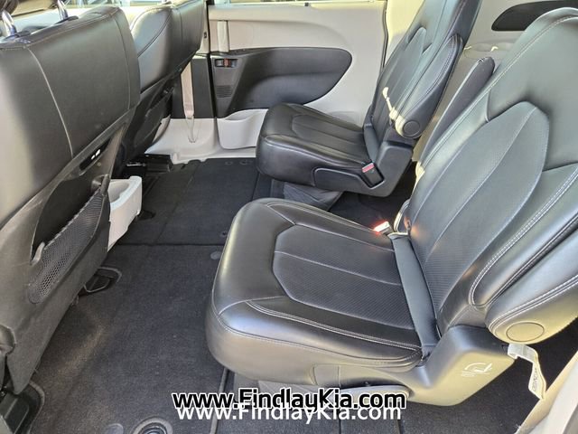 Used 2024 Chrysler Pacifica Touring-L FWD image 13