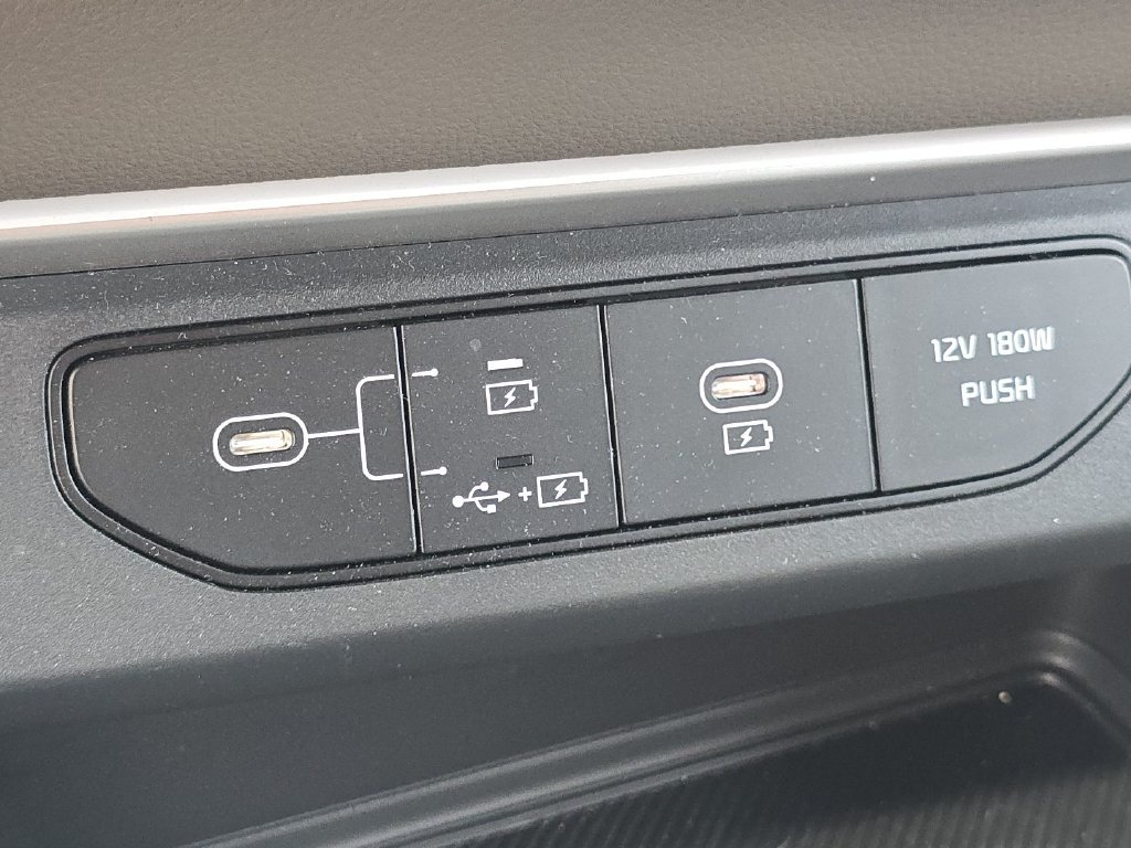 Used 2026 Kia Carnival LX FWD image 5