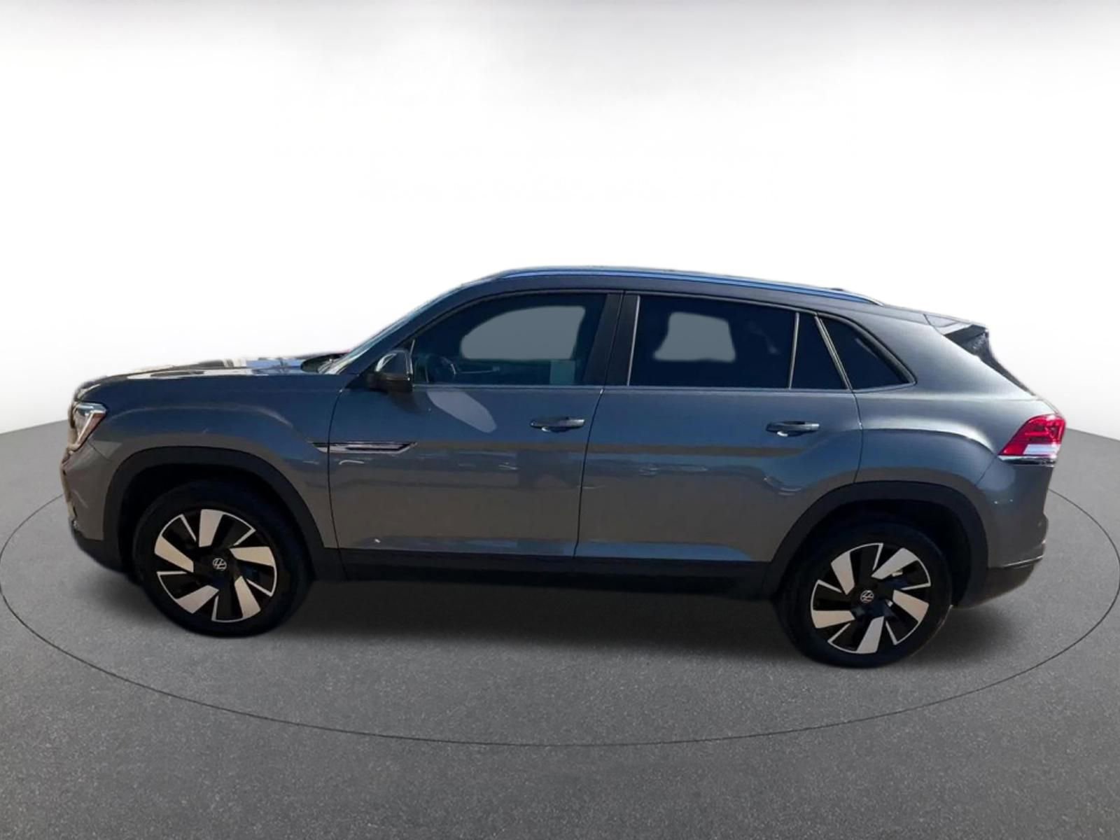 Used 2025 Volkswagen Atlas Cross Sport SE image 9