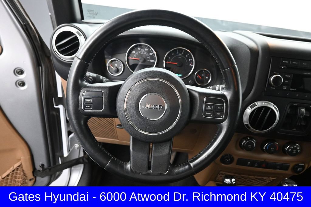 Used 2015 Jeep Wrangler Unlimited Rubicon w/ Max Tow Package AWD/4WD image 16