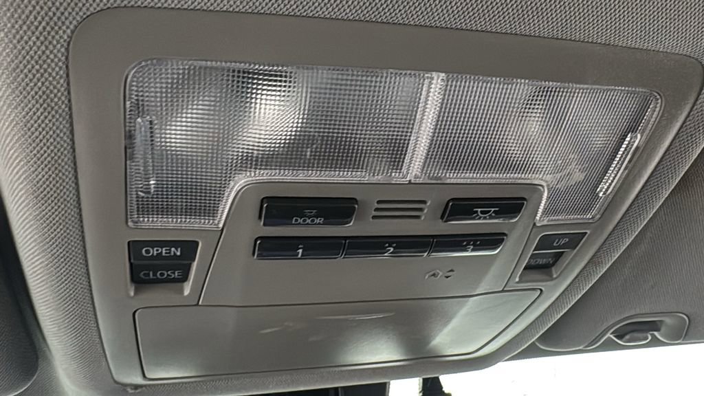 Used 2018 Toyota Highlander XLE image 31