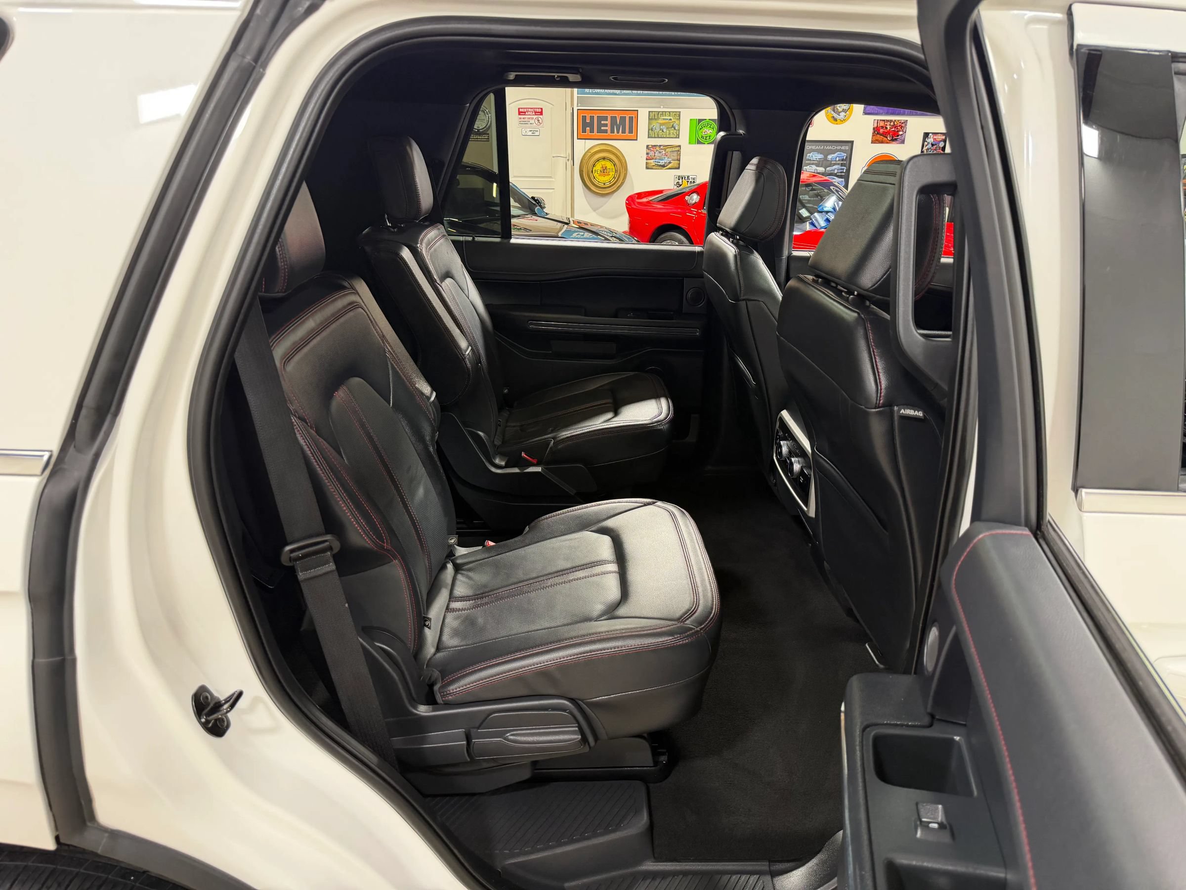 Used 2023 Ford Expedition Limited RWD image 18