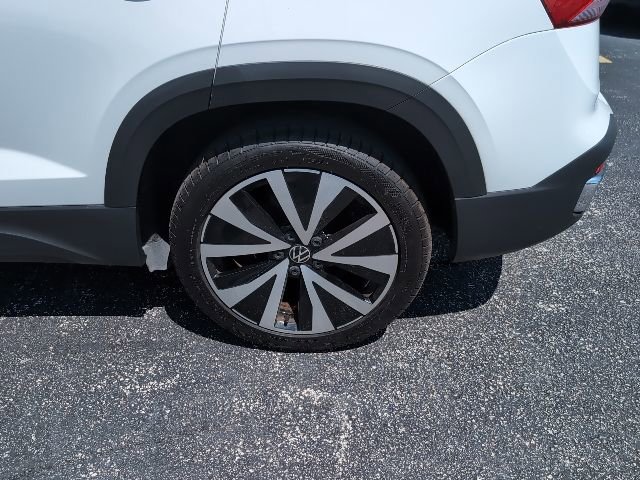 Used 2022 Volkswagen Taos SE w/ IQ.Drive SE Package FWD image 8
