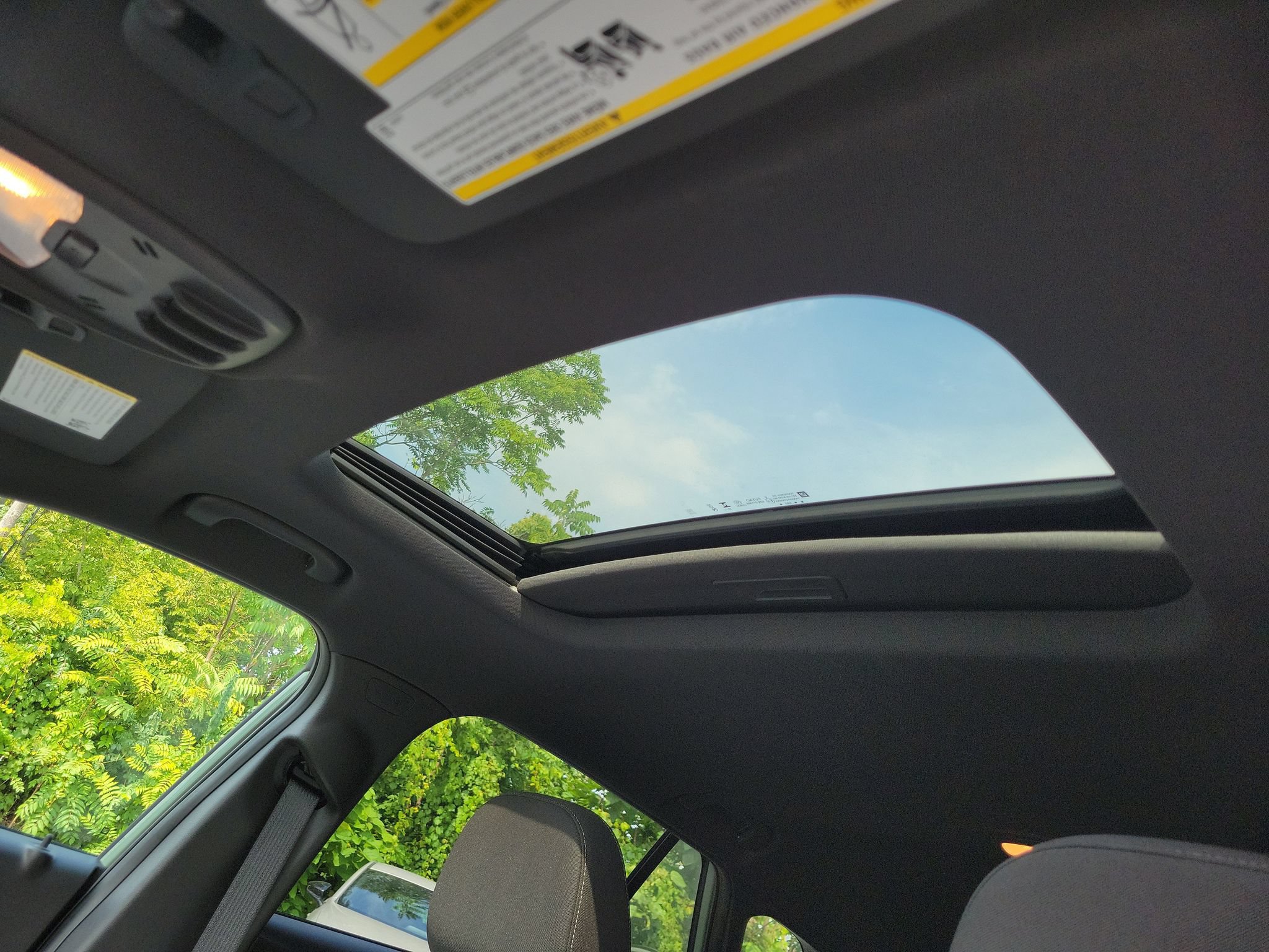 Used 2024 Chevrolet Trax RS w/ Sunroof Package FWD image 7
