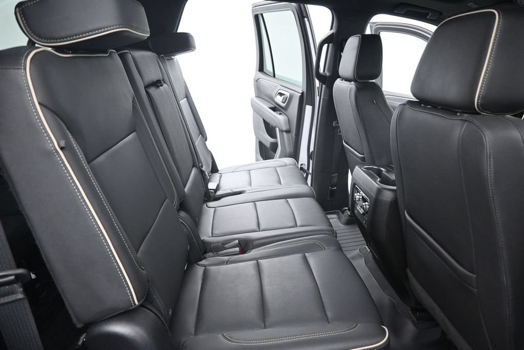 Used 2022 GMC Yukon SLT w/ SLT Premium Package AWD/4WD image 13