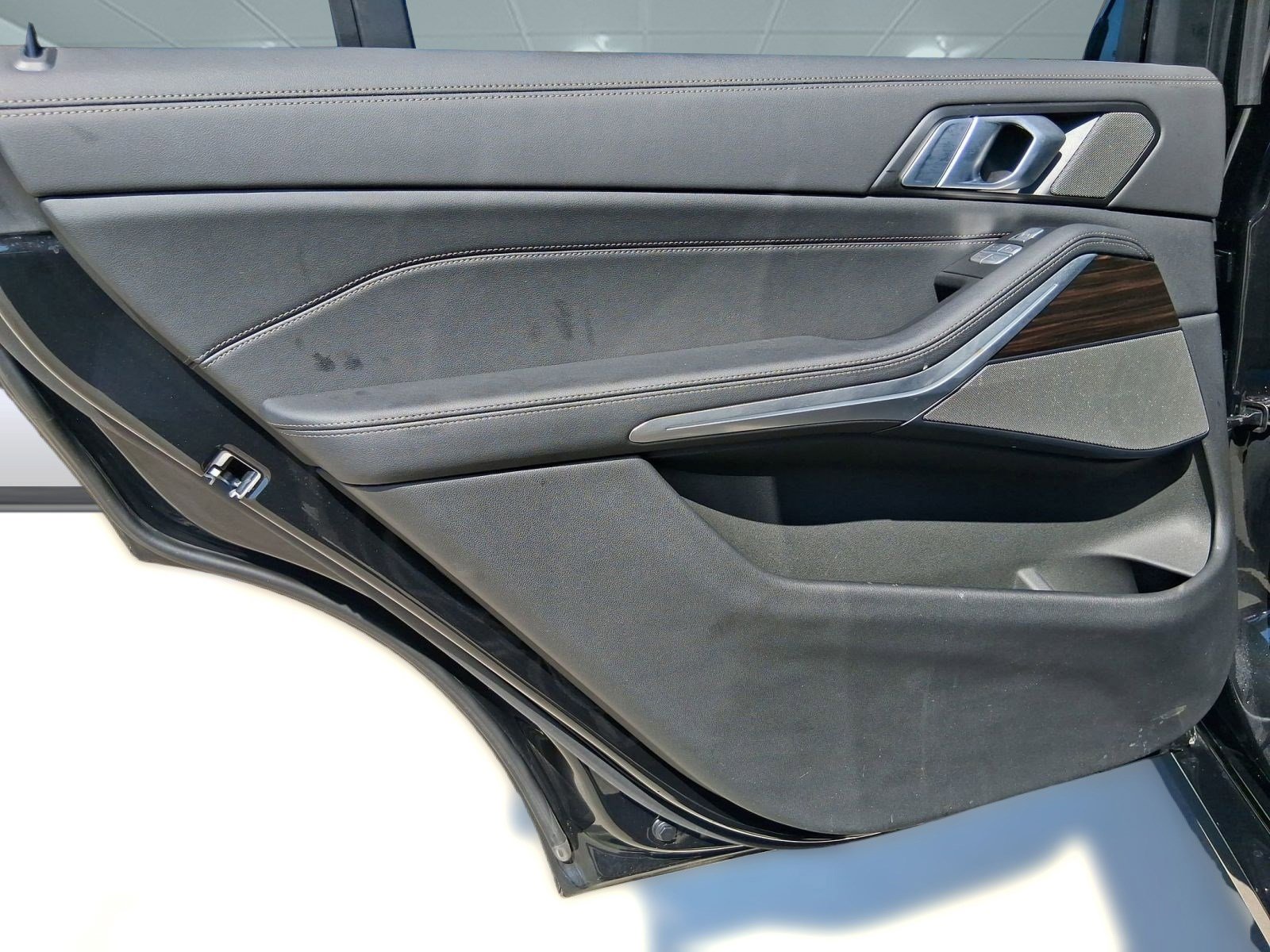 Certified 2024 BMW X7 xDrive40i w/ Premium Package image 28