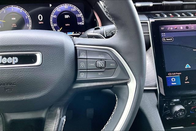 Used 2023 Jeep Grand Cherokee Limited w/ Black Appearance Package image 21