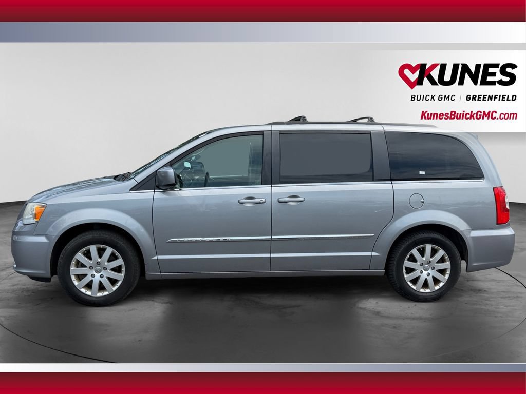 Used 2014 Chrysler Town & Country Touring FWD image 6