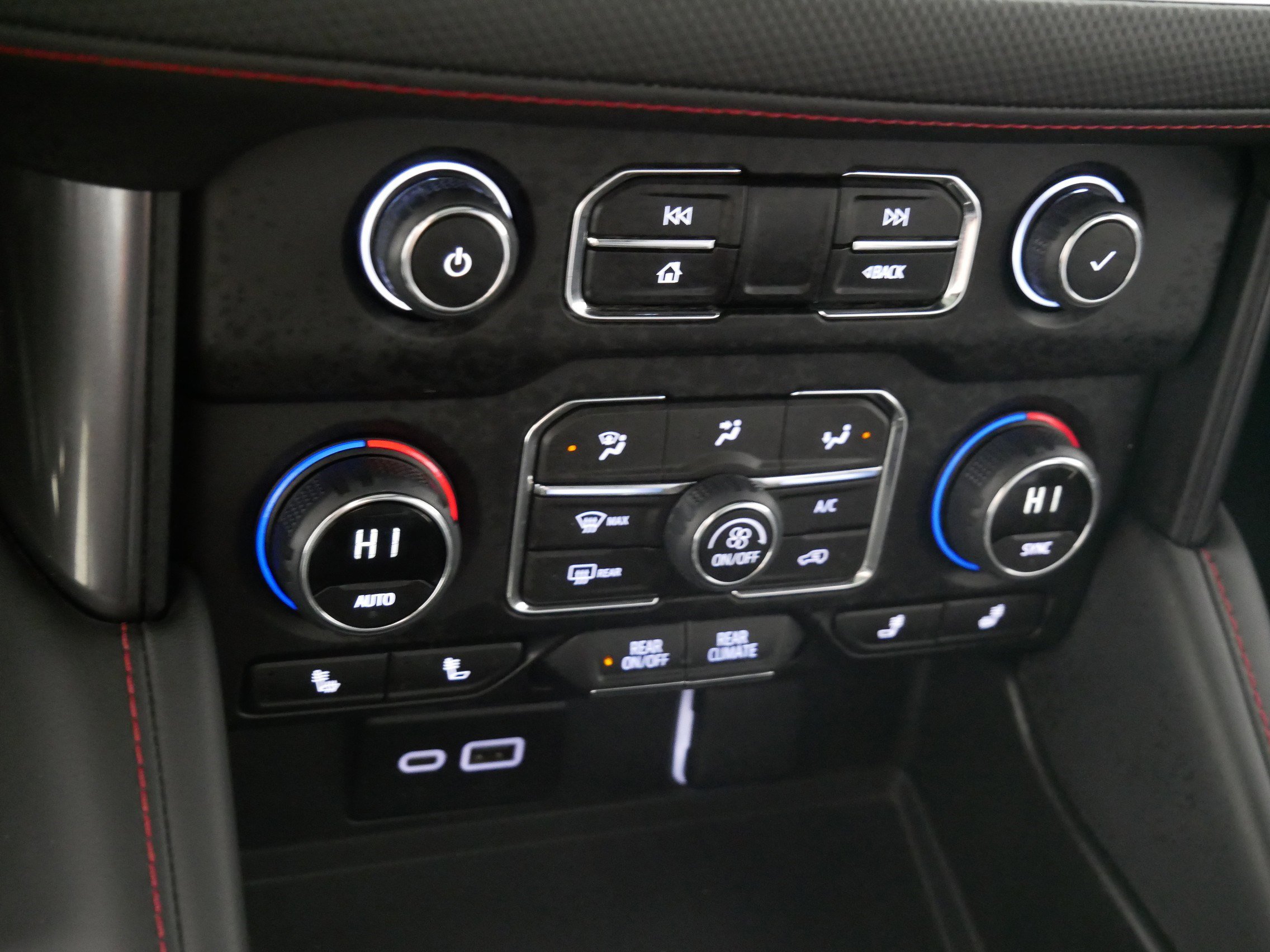 Used 2024 Chevrolet Suburban RST image 23