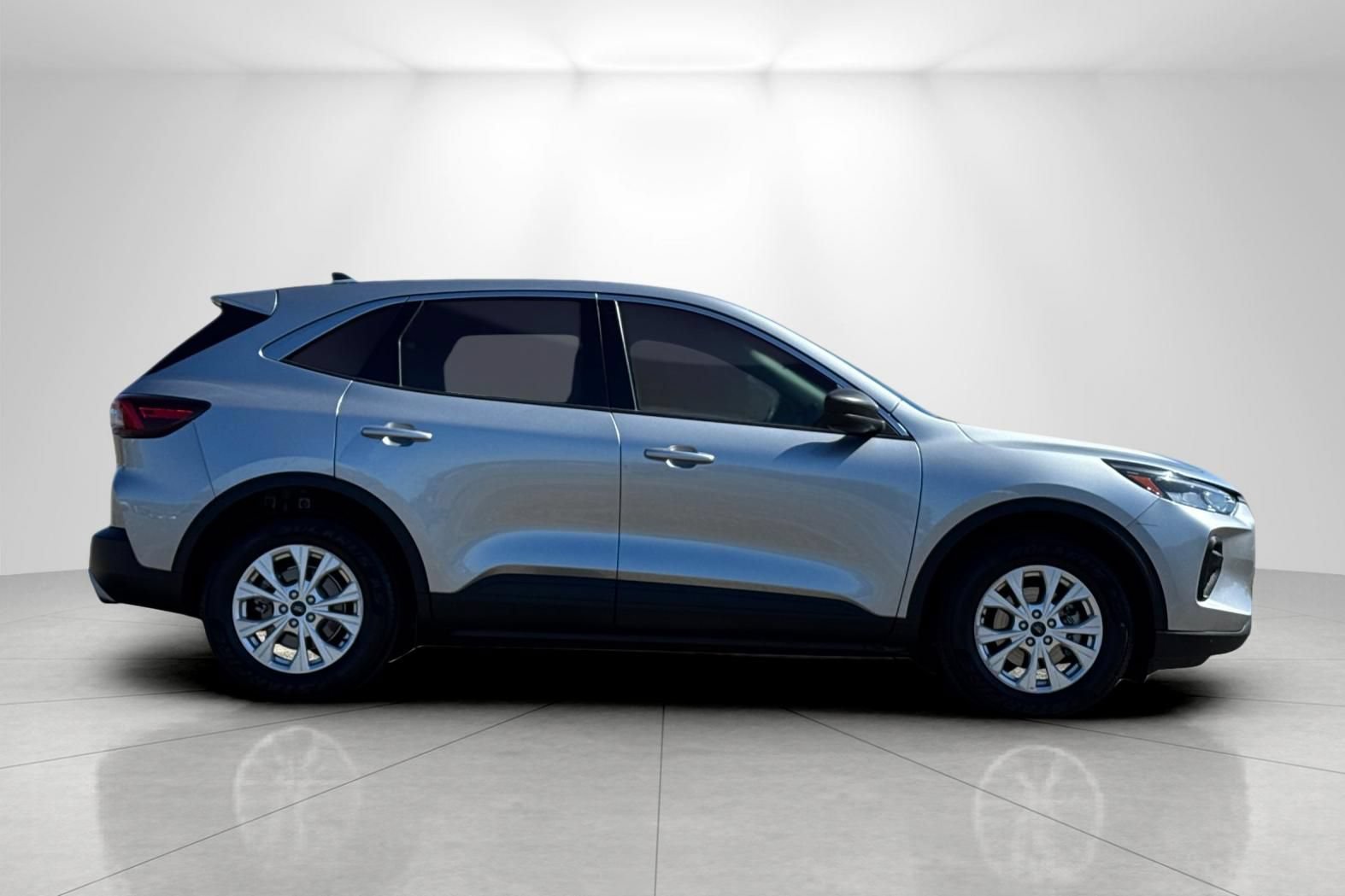 Used 2024 Ford Escape Active FWD image 2