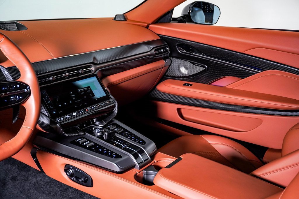 Used 2025 Aston Martin Vanquish image 28