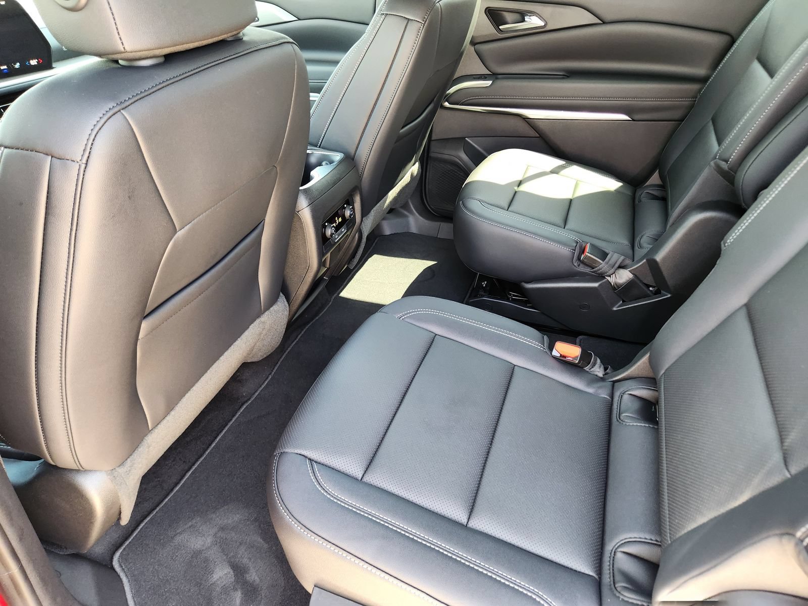 New 2026 Chevrolet Traverse LT w/ Midnight/Sport Edition FWD image 25