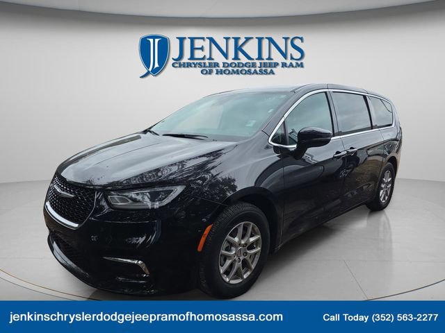 Certified 2024 Chrysler Pacifica Touring-L