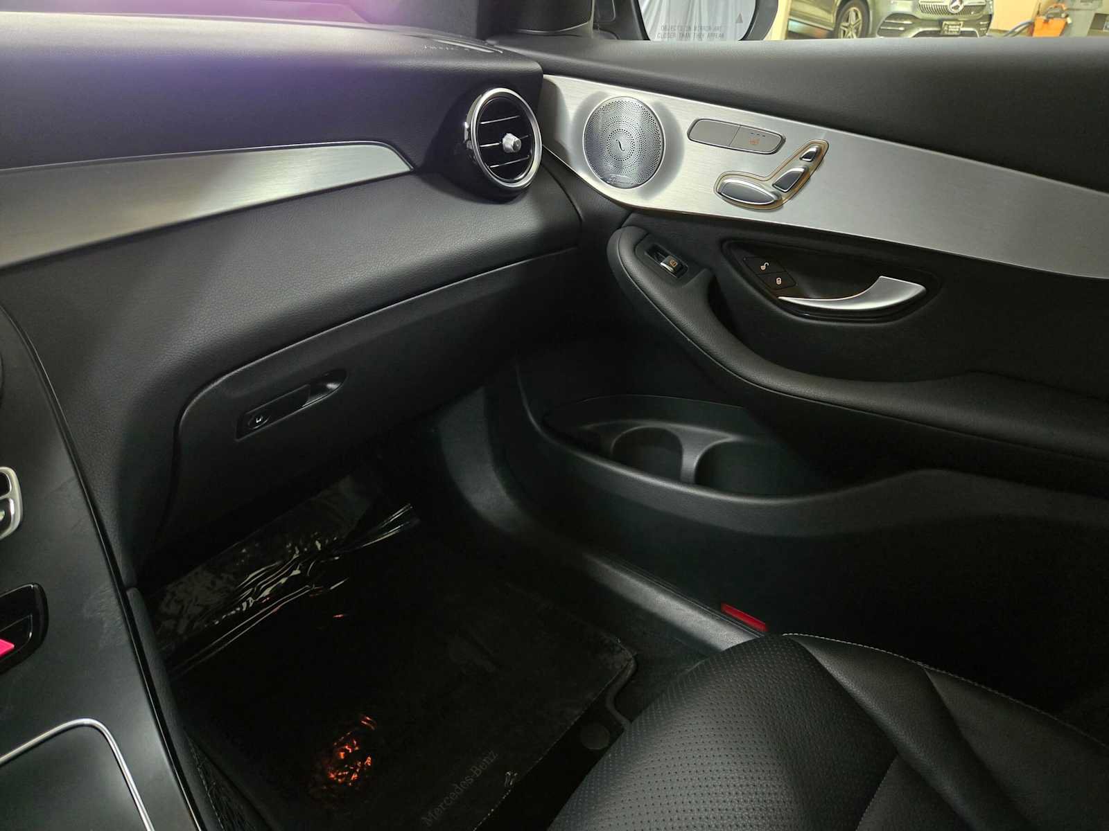 Used 2019 Mercedes-Benz GLC 350e 4MATIC image 29