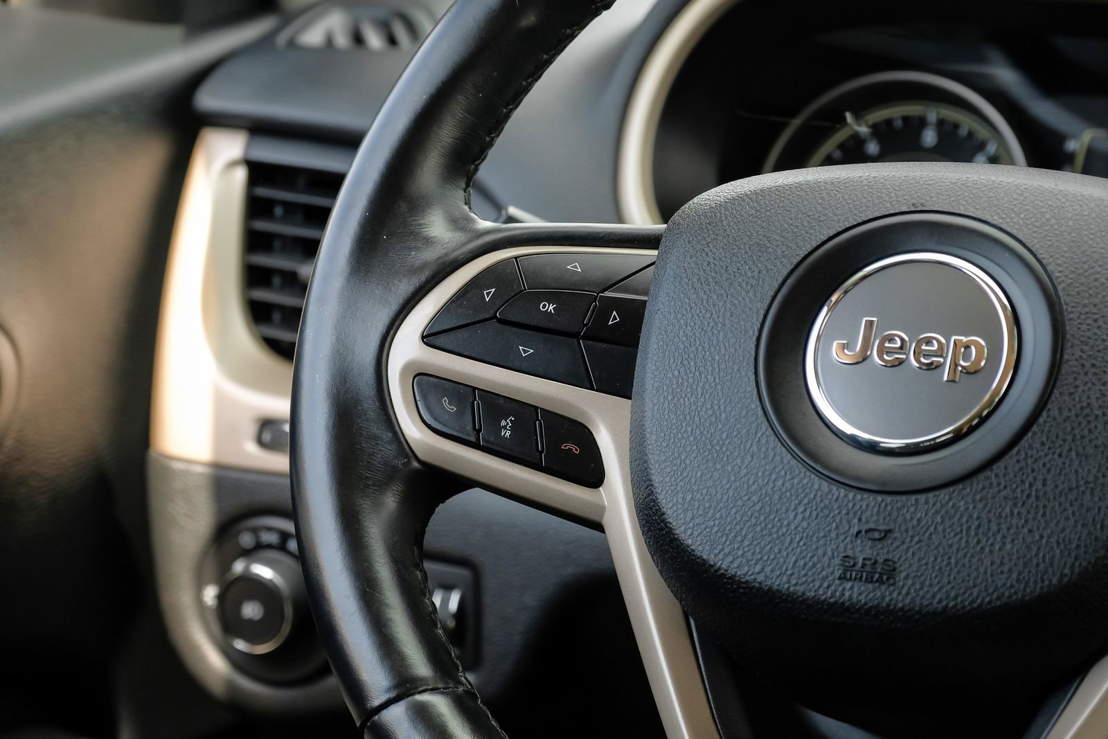 Used 2017 Jeep Cherokee Latitude w/ Safety/Convenience Group image 18