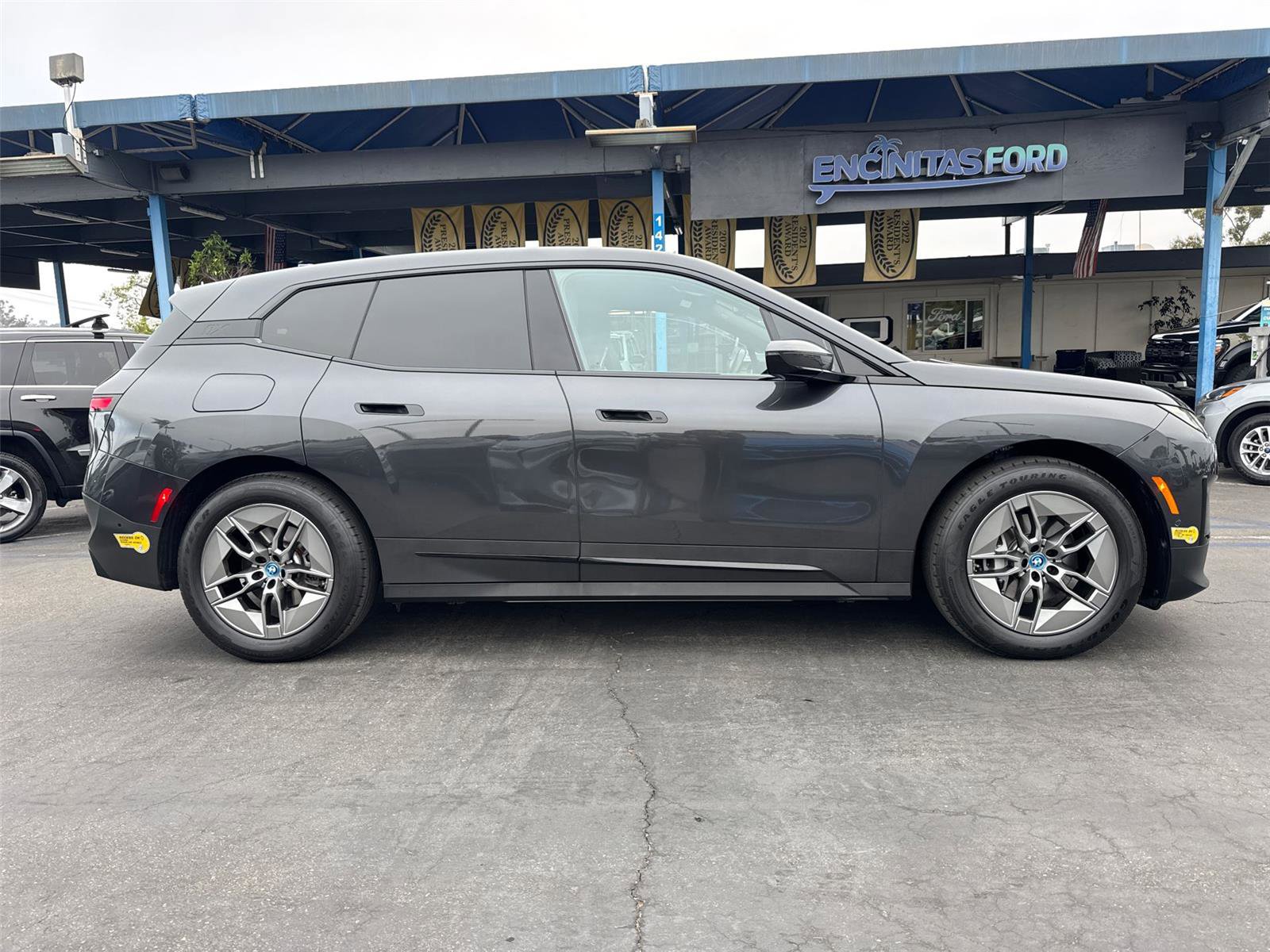 Used 2022 BMW iX xDrive50 w/ Dynamic Handling Package image 6