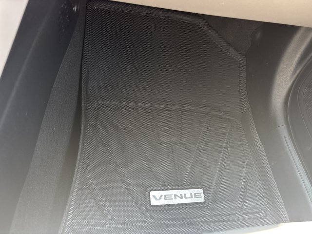 Used 2021 Hyundai Venue SEL FWD image 18