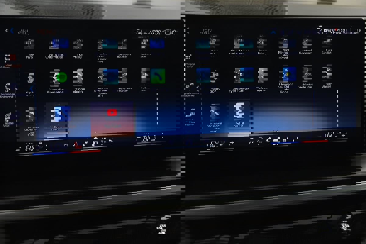 Used 2024 BMW X6 xDrive40i w/ Premium Package image 48