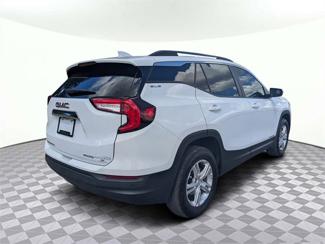 Used 2023 GMC Terrain SLE w/ Driver Convenience Package image 3