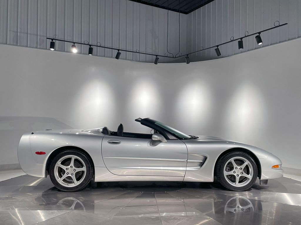 Used 2000 Chevrolet Corvette Convertible w/ Performance Handling Pkg image 4