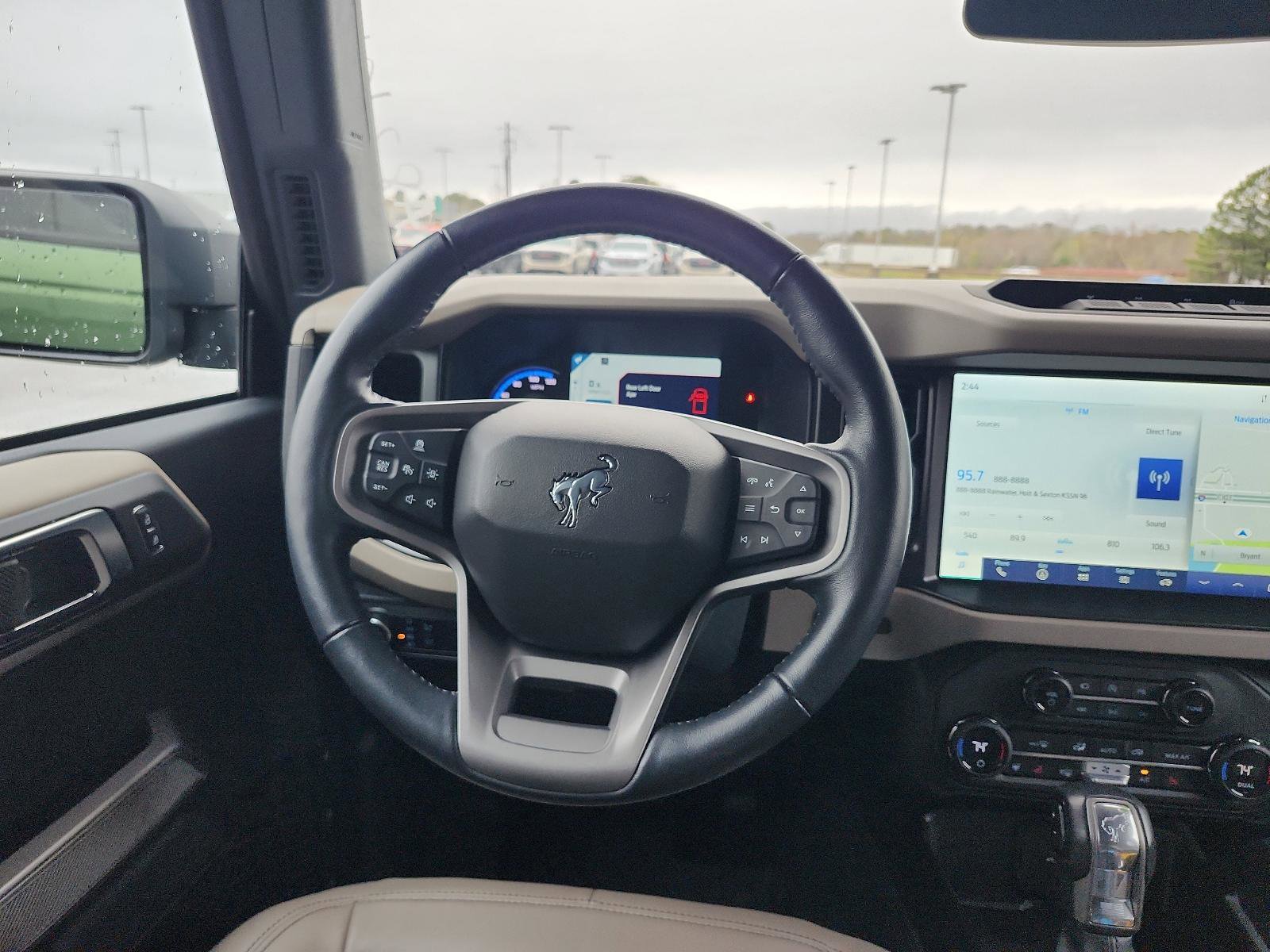 Used 2023 Ford Bronco Wildtrak image 12