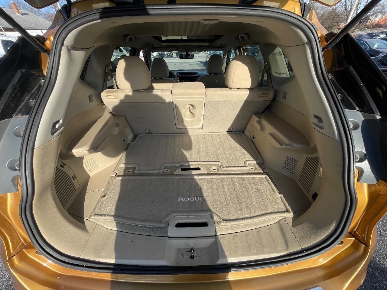 Used 2015 Nissan Rogue SV w/ SV Moonroof Package image 38