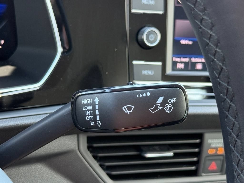 Used 2023 Volkswagen Jetta SE FWD image 22