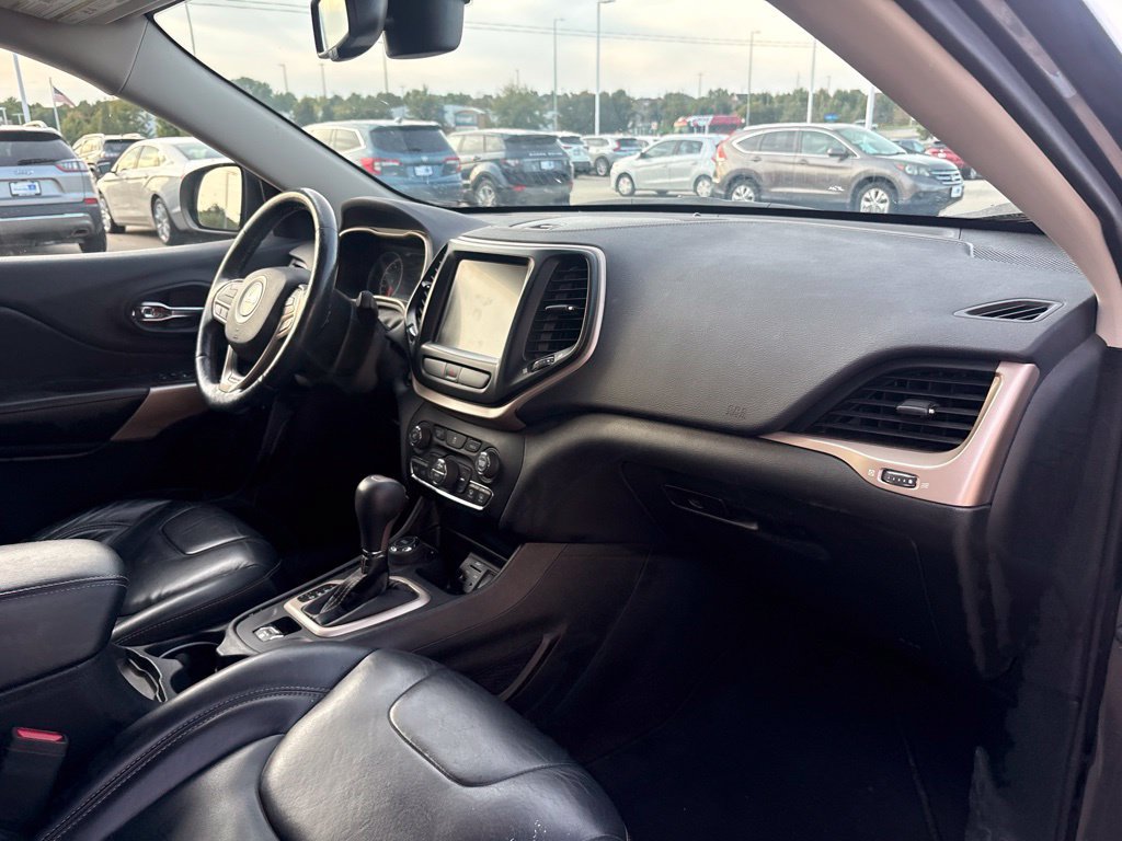 Used 2017 Jeep Cherokee Limited AWD/4WD image 23