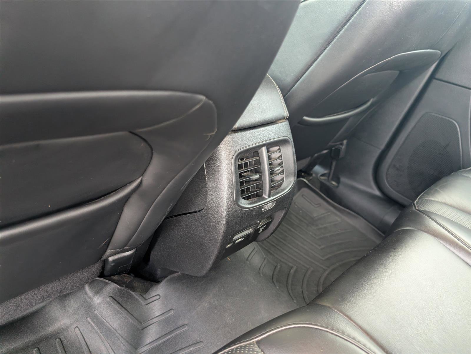 Used 2020 Jeep Cherokee Limited image 31